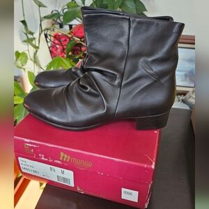 New in box. Munro American shoes size 8 1/2